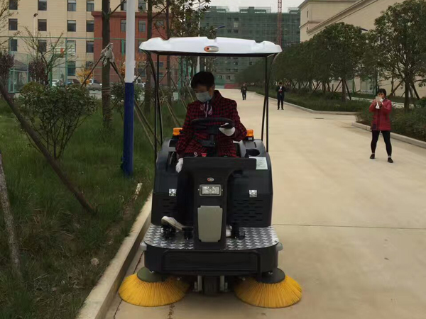 扫地车